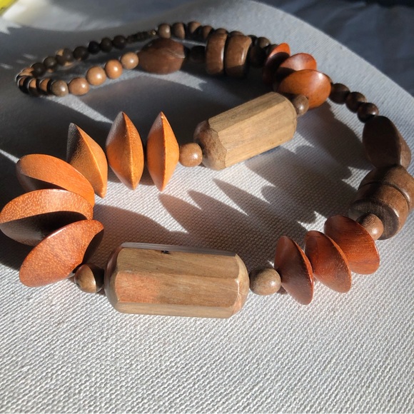 Vintage 26” Real Wood Chunky Beaded Necklace with Gold/Brass Tone Screw Clasp - Picture 2 of 6